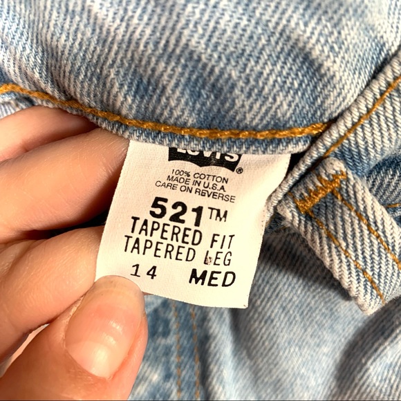 Levi’s 521 High Waisted Tapered Fit 90’s Mom Jeans Light Wash Size 14 - Picture 2 of 6
